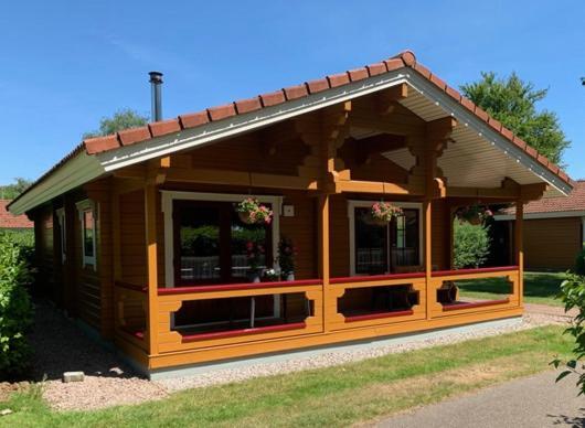 2 Bedroom Fins Chalet Gramsbergen Exterior foto